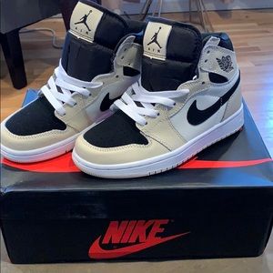 Women’s Air J 1 Retro High OG Nikes